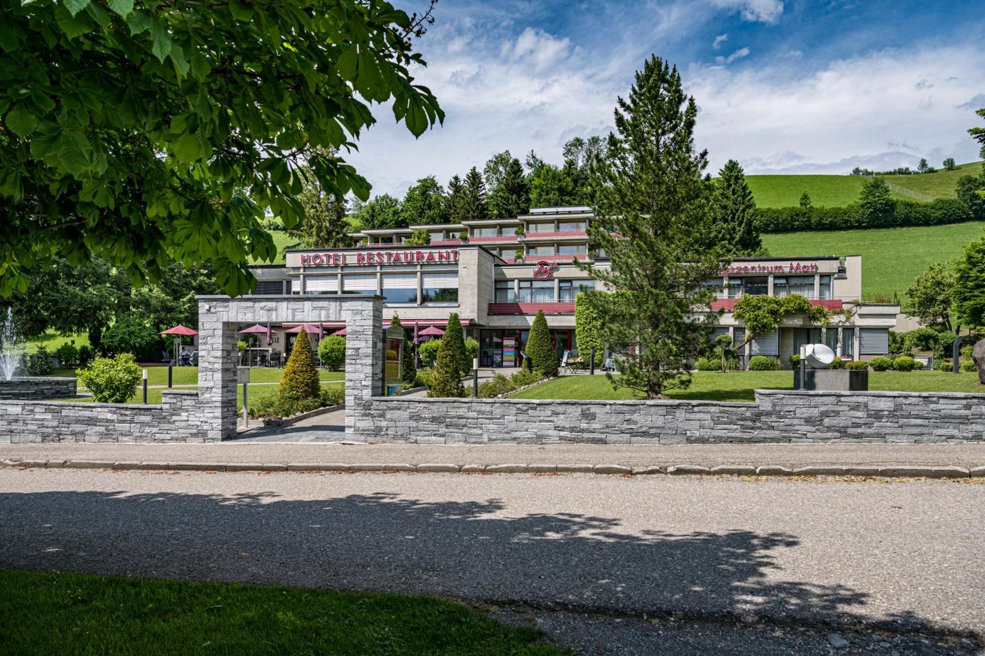 Hotel & Bildungszentrum Matt Schwarzenberg Exteriör bild